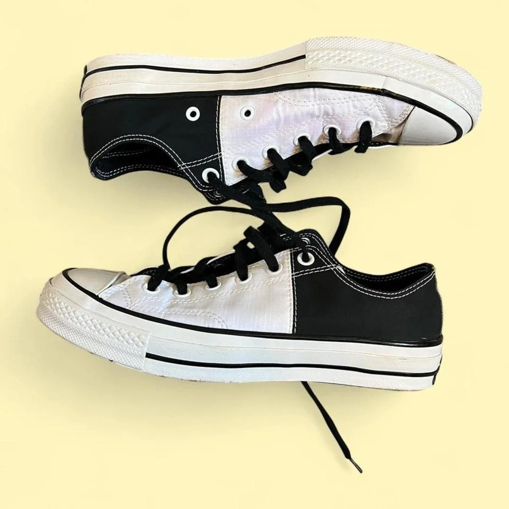 Converse Low Top Sneakers Women's Size 9 - Picture 1 of 5